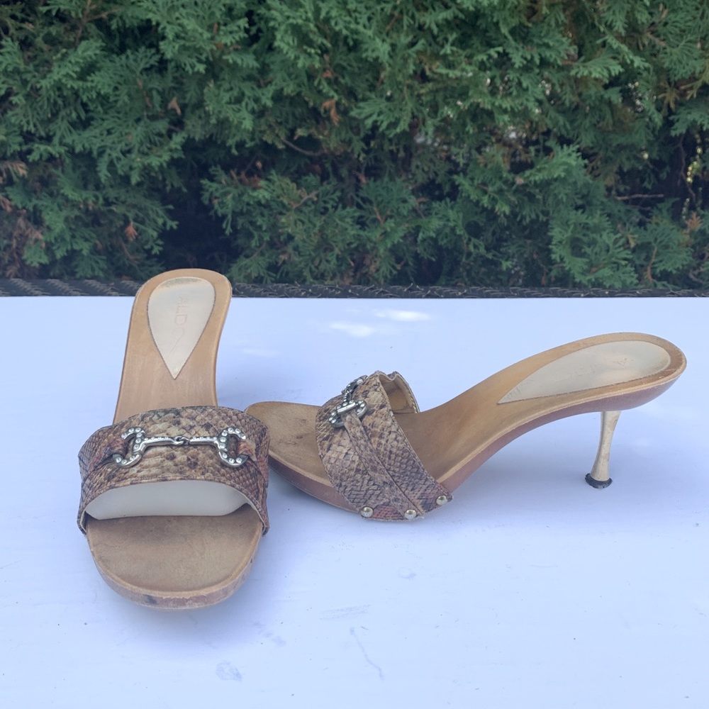 Wood sandals - snake pattern
